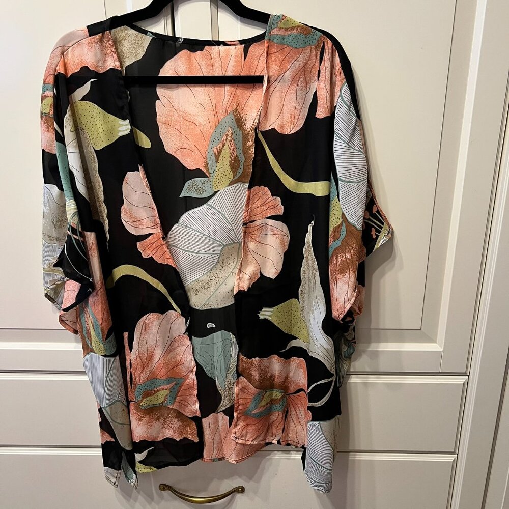 Black & Blush Pink Tropical Print Kimono (XL)‎ Very Pretty!